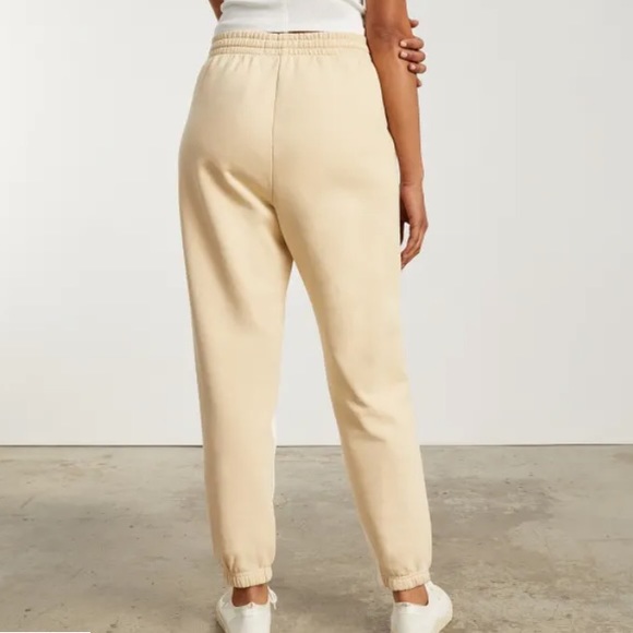Everlane - Women's Track Jogger - Canvas Tan / Cashew - Picture 3 of 4
